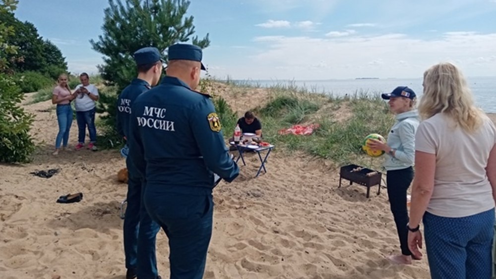 В выходные прошли рейды по пляжам Курортного района