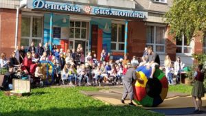 Театр-цирк «Монгольфьери» провел программу «Рио-рита» в Детской библиотеке Кронштадта