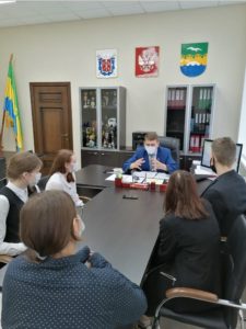 Участники проекта из 450-й школы встретились с Борисом Семеновым, главой муниципального образования Зеленогорска