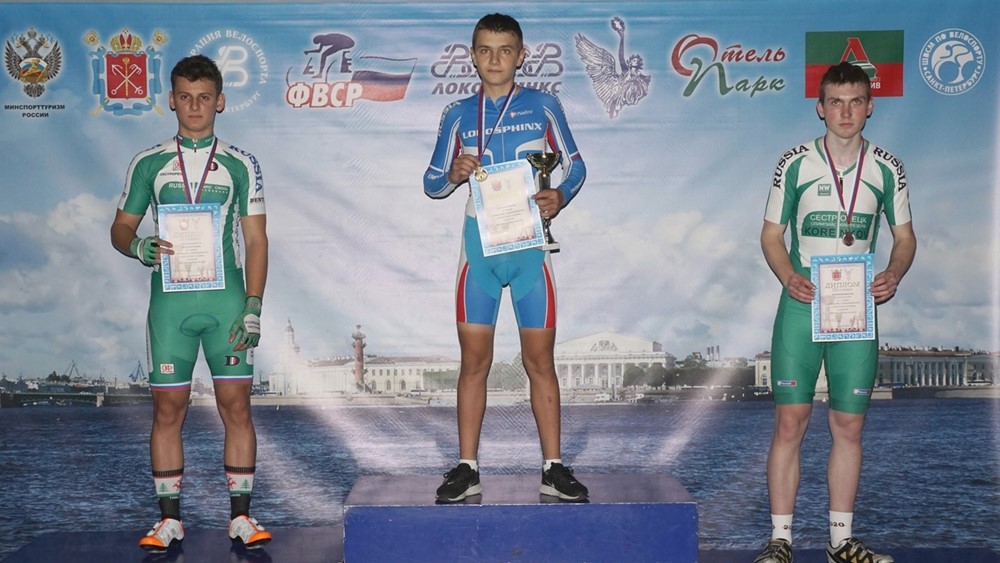 На велотреке «Локосфинкс» хорошие результаты показали спортсмены Курортного района
