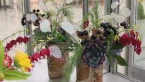 В Зеленогорской городской библиотеке открылась выставка «Очарование цветов»