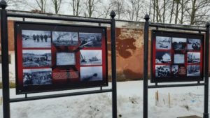 В Кронштадте начала работу уличная выставка «Малая дорога жизни»