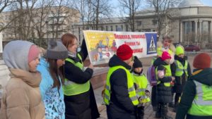В Кронштадте юные инспекторы движения провели акцию «Скорость не главное»