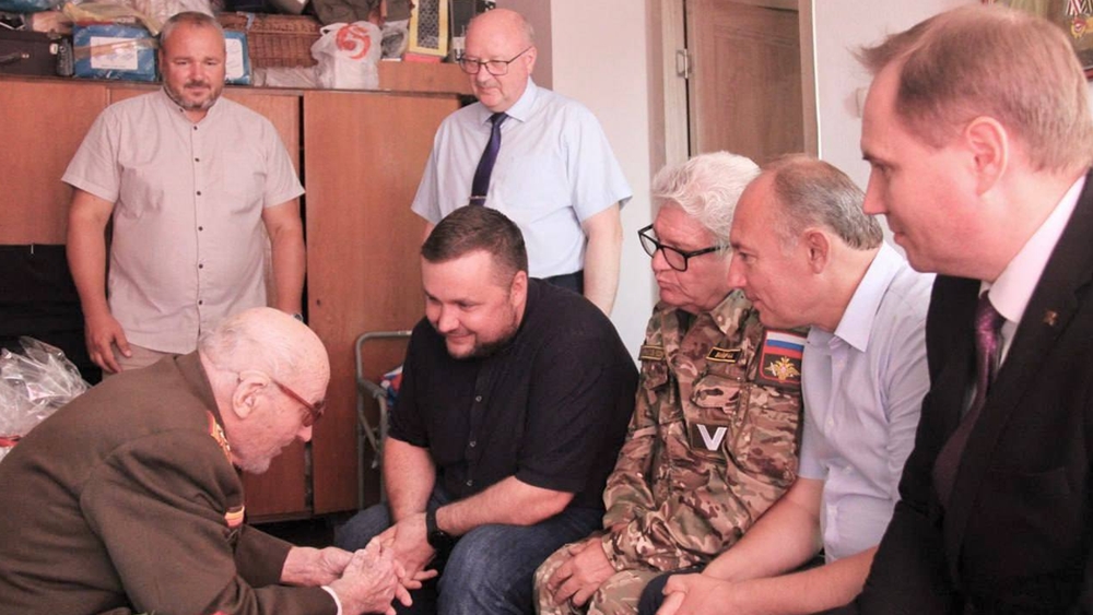 Старожилу Курортного района вручили медаль за освобождение Беларуси