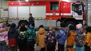 Детсадовцы посетили пожарно-спасательную часть Курортного района