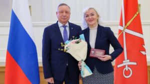 Губернатор вручил награду специалисту Кронштадтского оздоровительно-спортивного центра