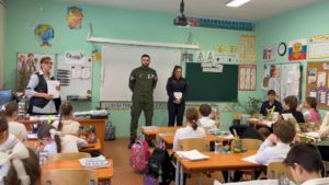 Школьники Курортного района пишут поздравления защитникам Отечества