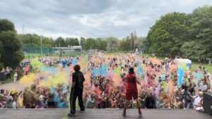 В парке «Дубки» состоялся фестиваль красок